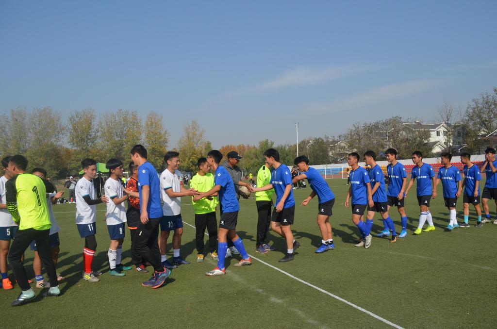 队员握手致谢 MACAO·yl6776永利