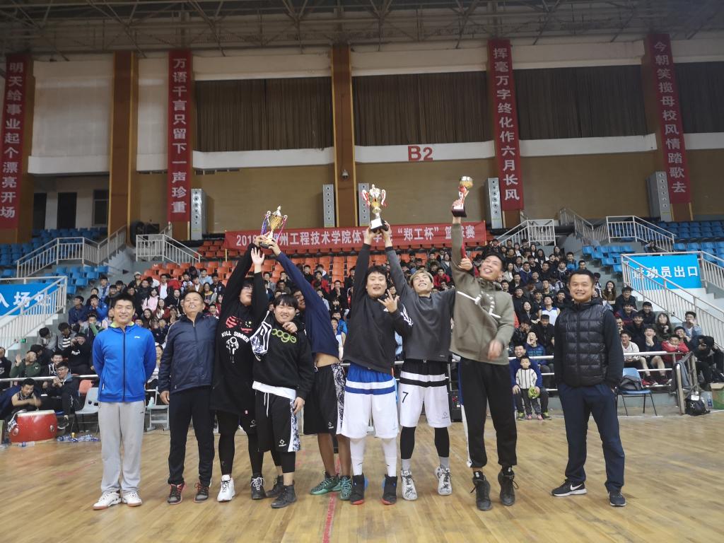 为冠、亚军队伍颁奖 MACAO·yl6776永利