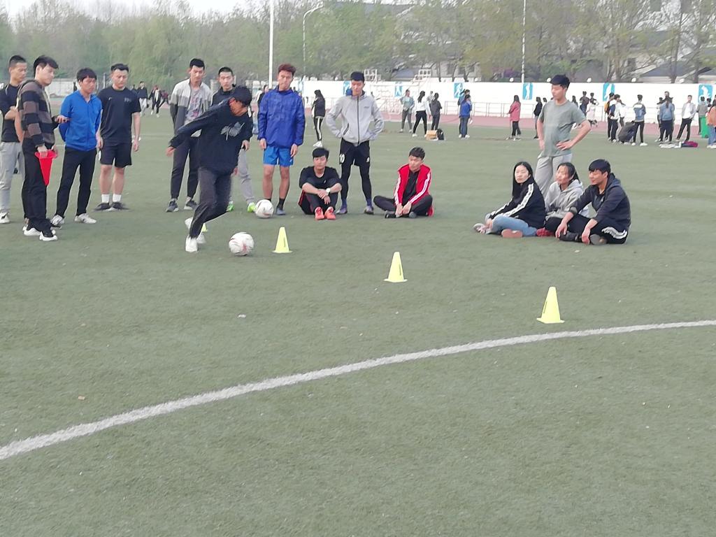 足球绕杆射门 MACAO·yl6776永利