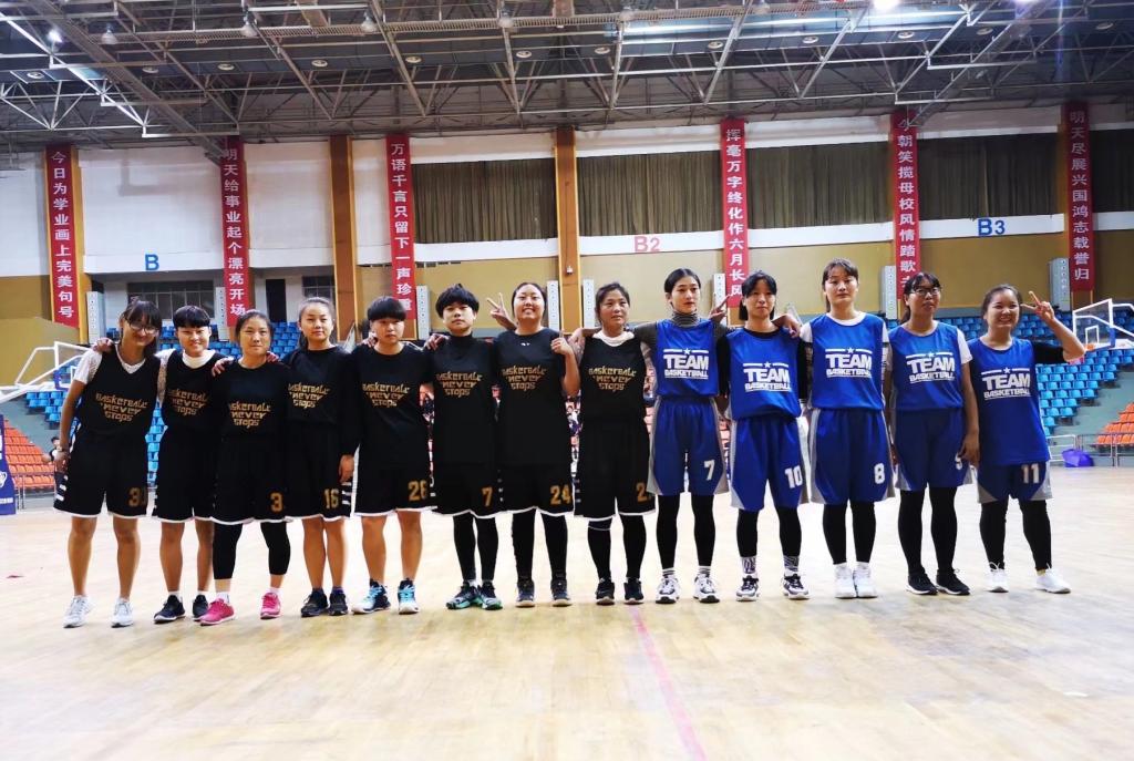 女子乙组冠亚军合影 MACAO·yl6776永利