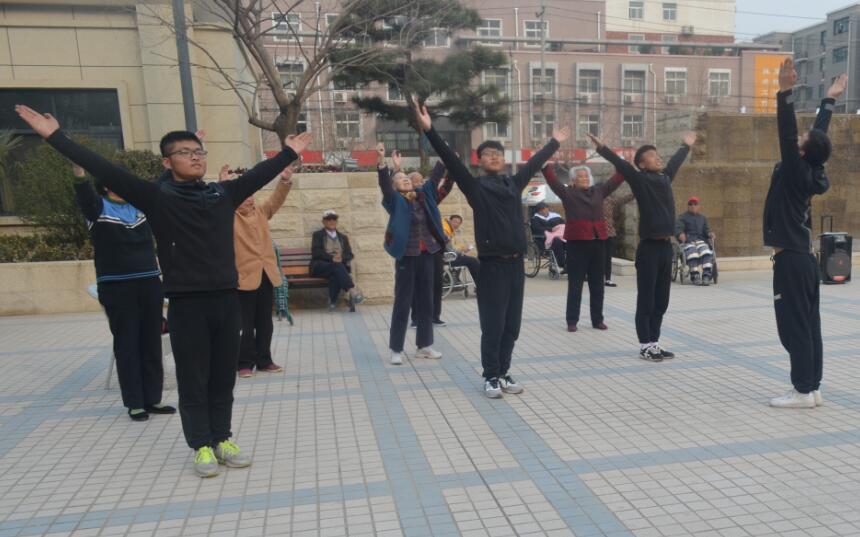 带领老人做操 MACAO·yl6776永利